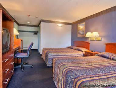 Hotel Super 8 By Wyndham Milford/new Haven *