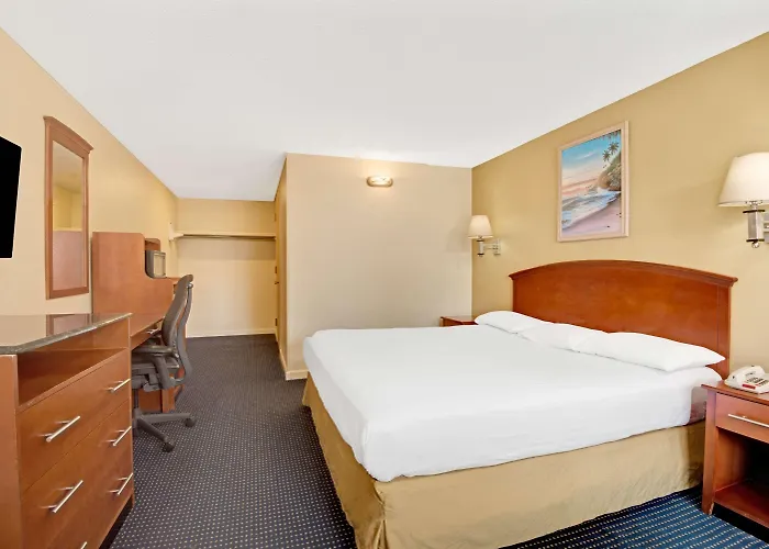 Super 8 By Wyndham Milford/New Haven