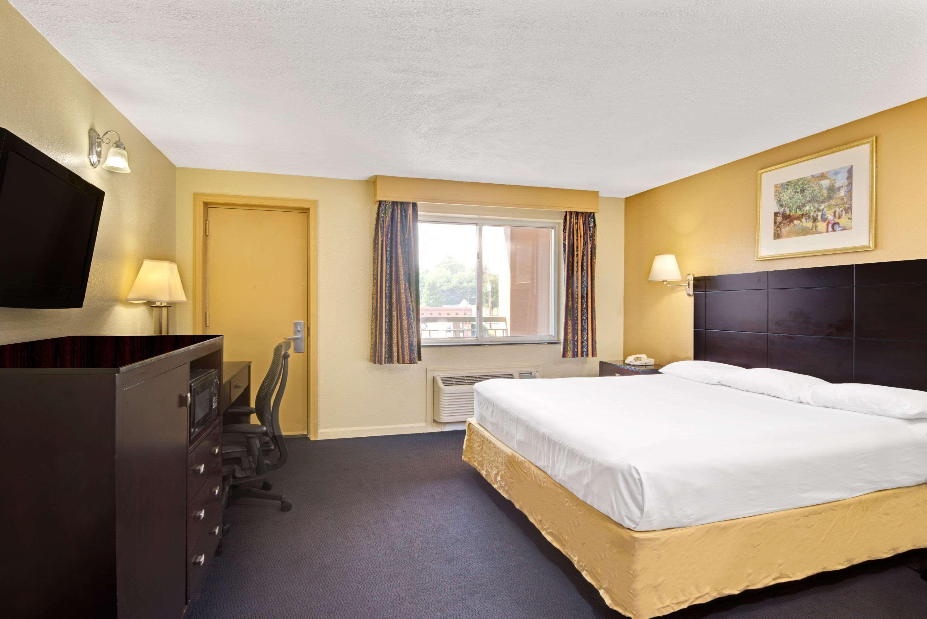 Hotel Super 8 By Wyndham Milford/new Haven Milford