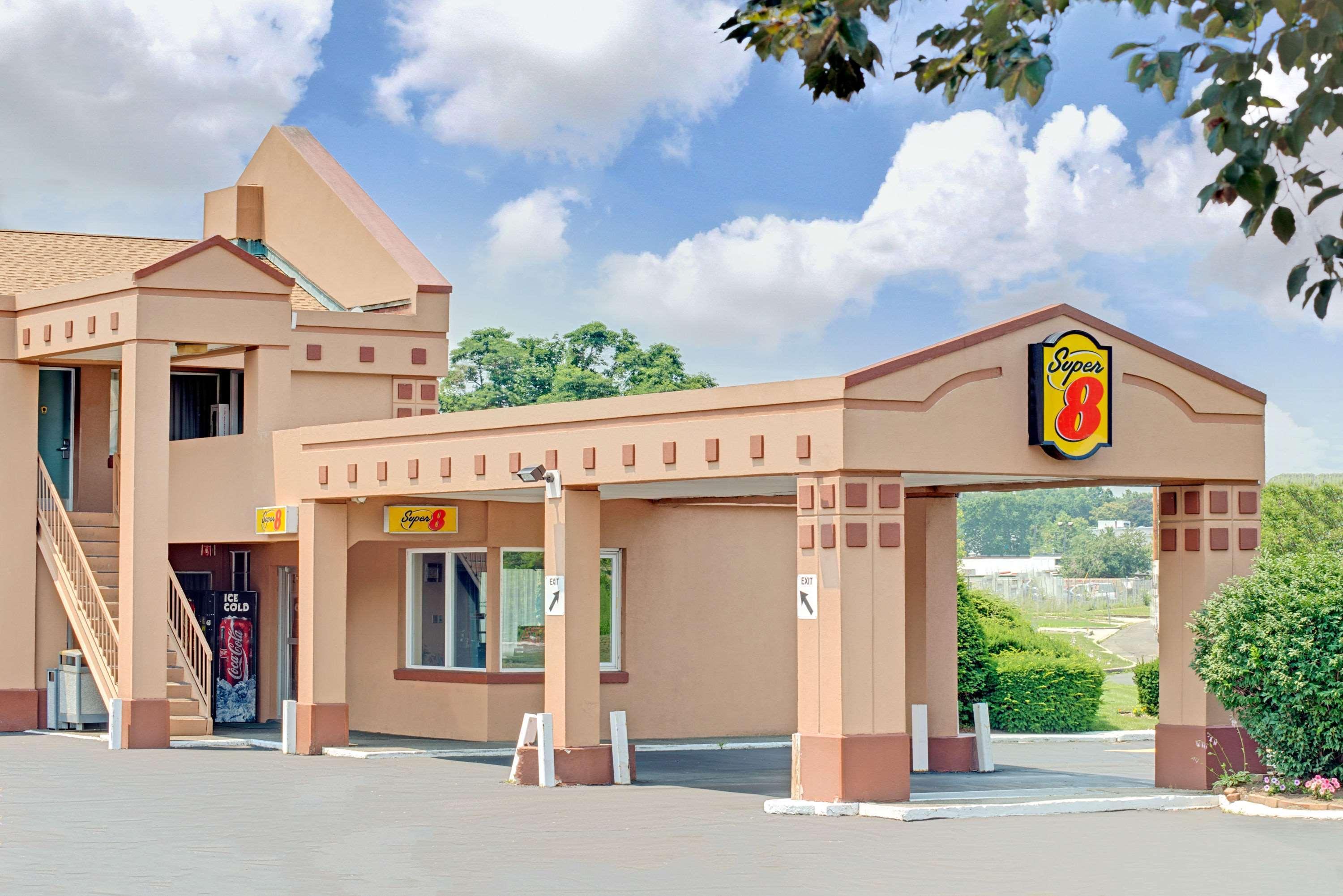 Super 8 By Wyndham Milford/new Haven Milford
