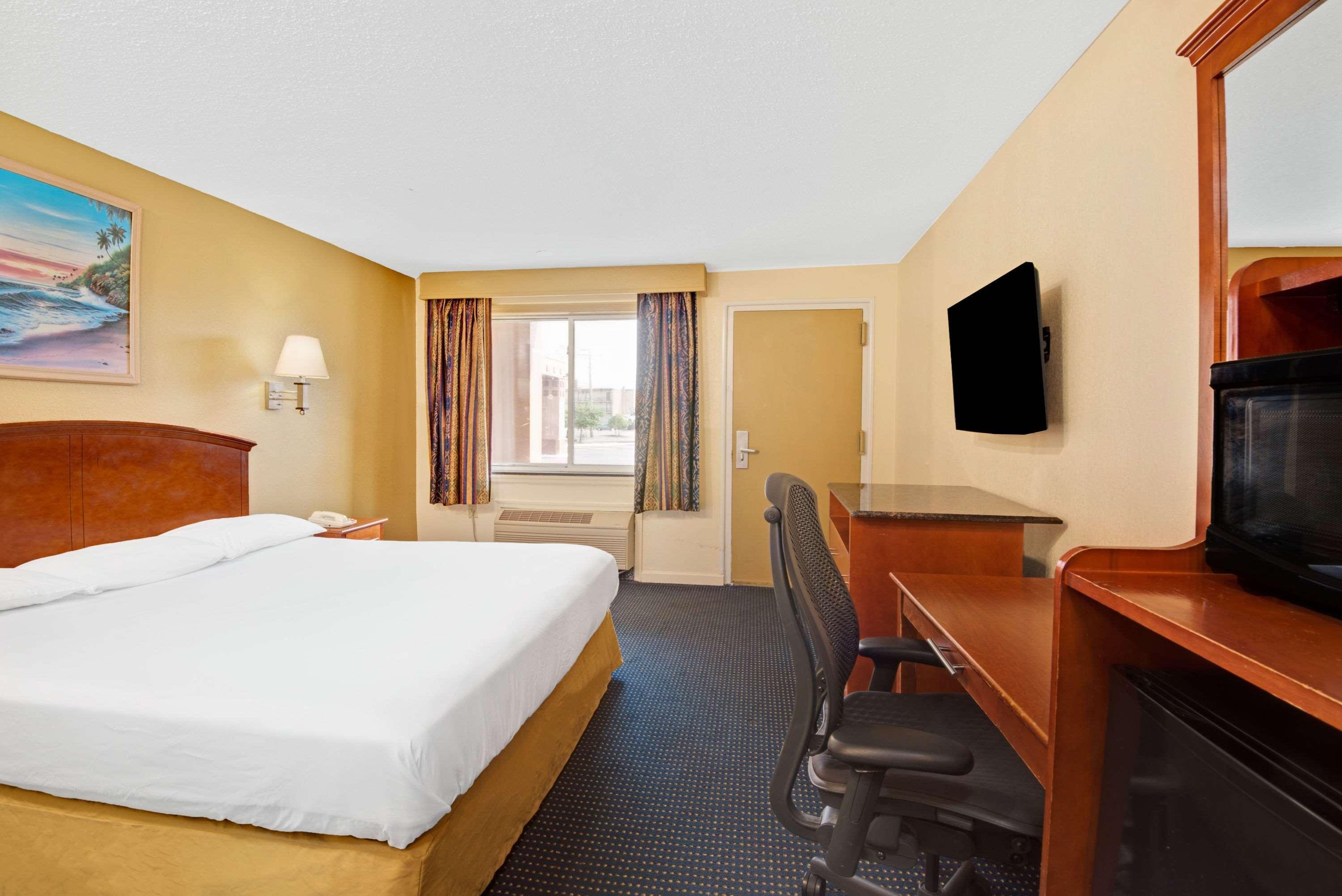 Super 8 By Wyndham Milford/new Haven Hotel Milford