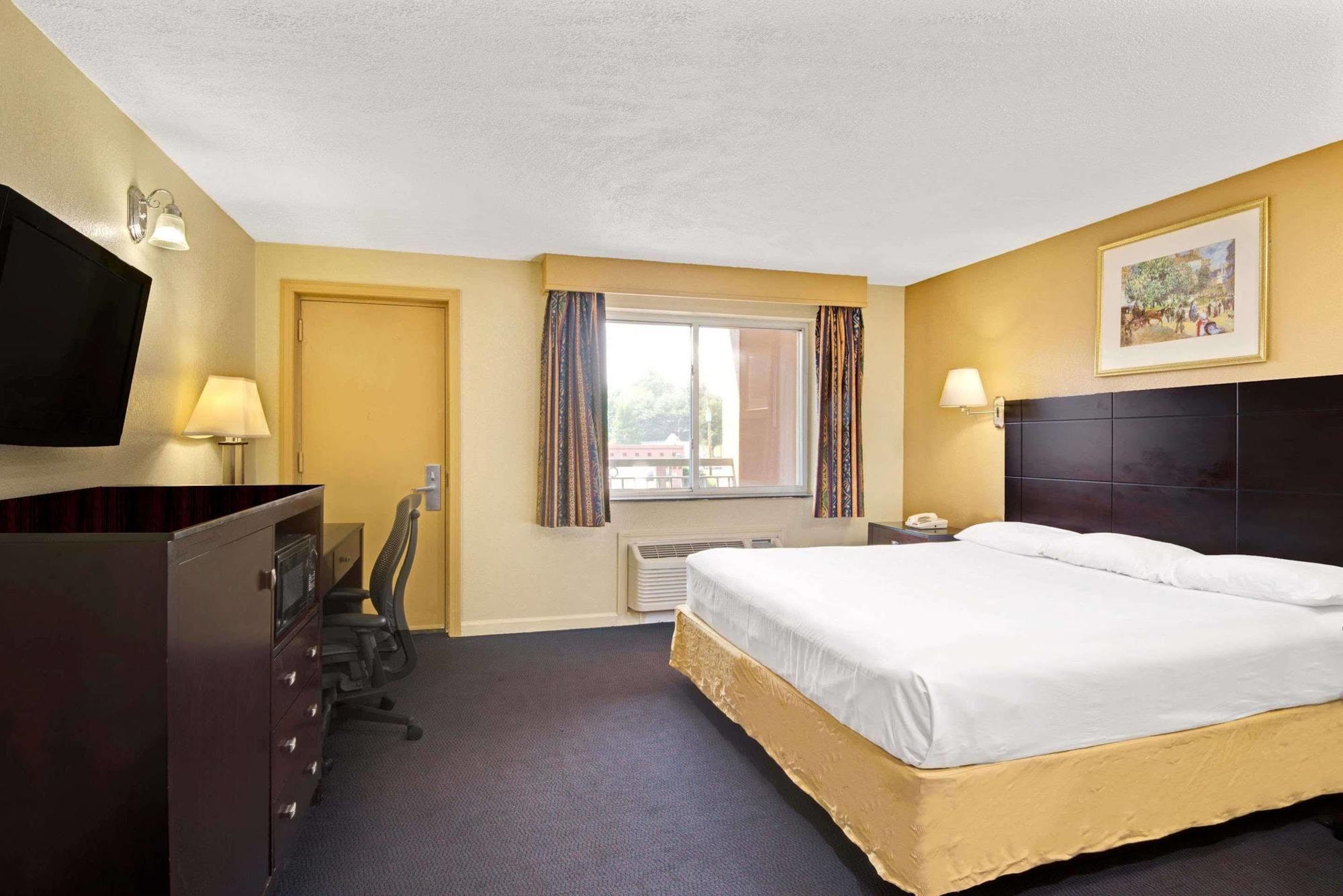 Super 8 By Wyndham Milford/new Haven Hotel Milford