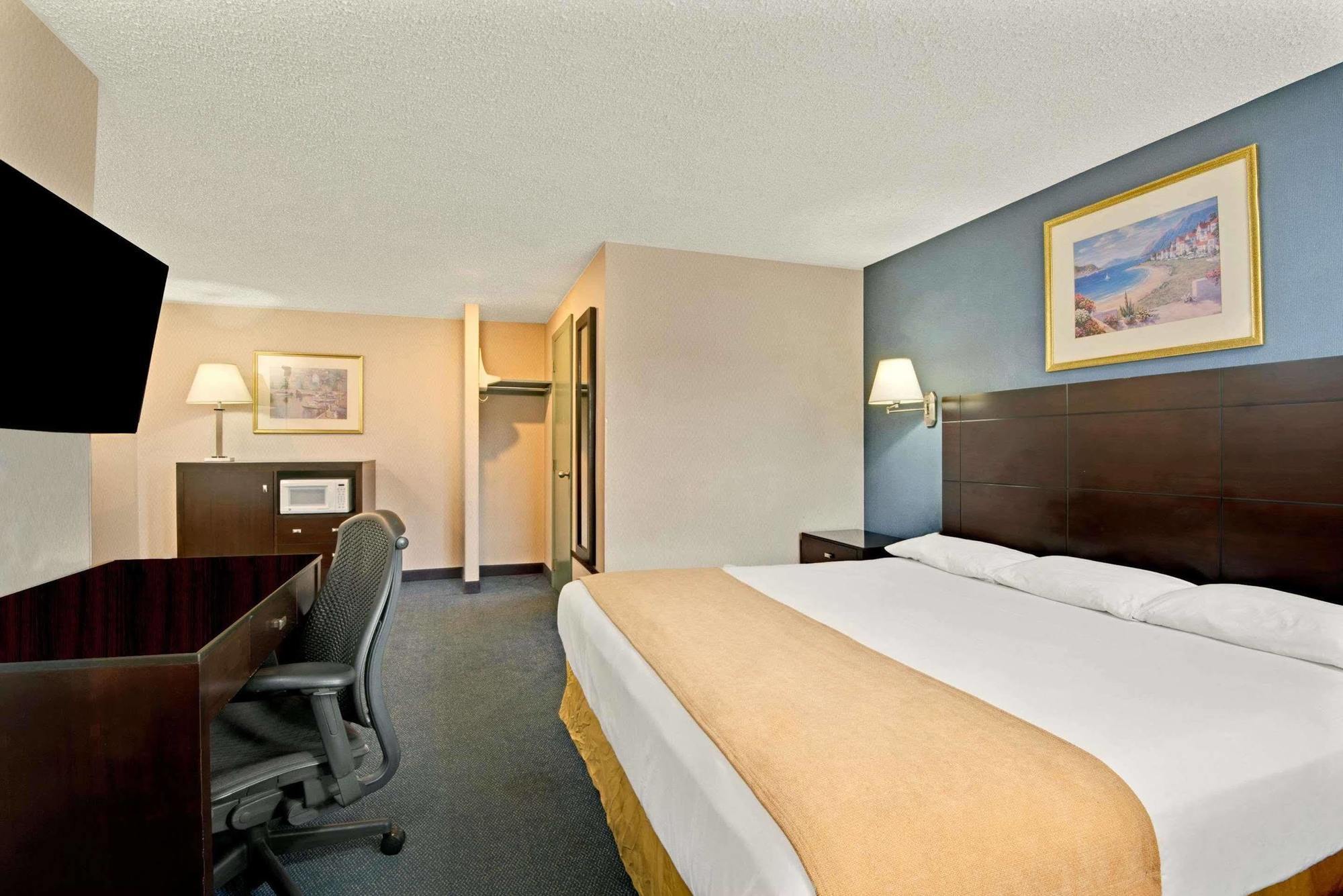 Hotel Super 8 By Wyndham Milford/new Haven